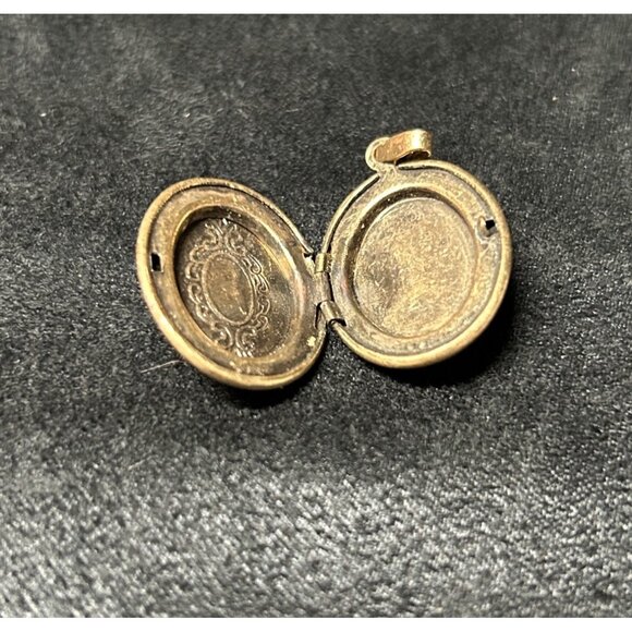 vintage 1960's oval locket with victorian design1” - Picture 5 of 5